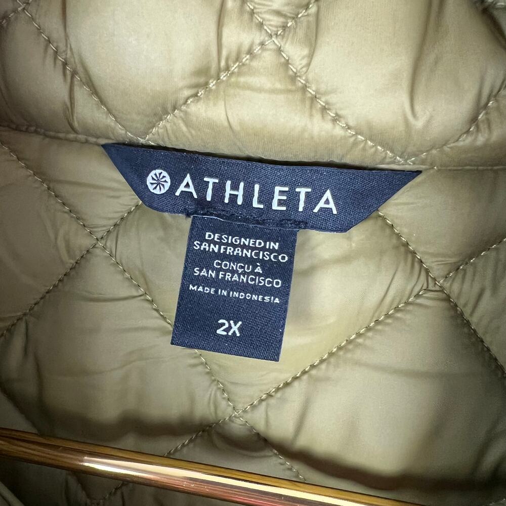 Athleta Quilted Vest in Olive Green - Picture 6 of 8